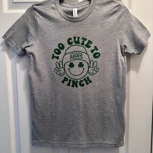Gray Kids Shirt with Green Glitter St. Patrick’s Day “Too Cute To Pinch” Tee